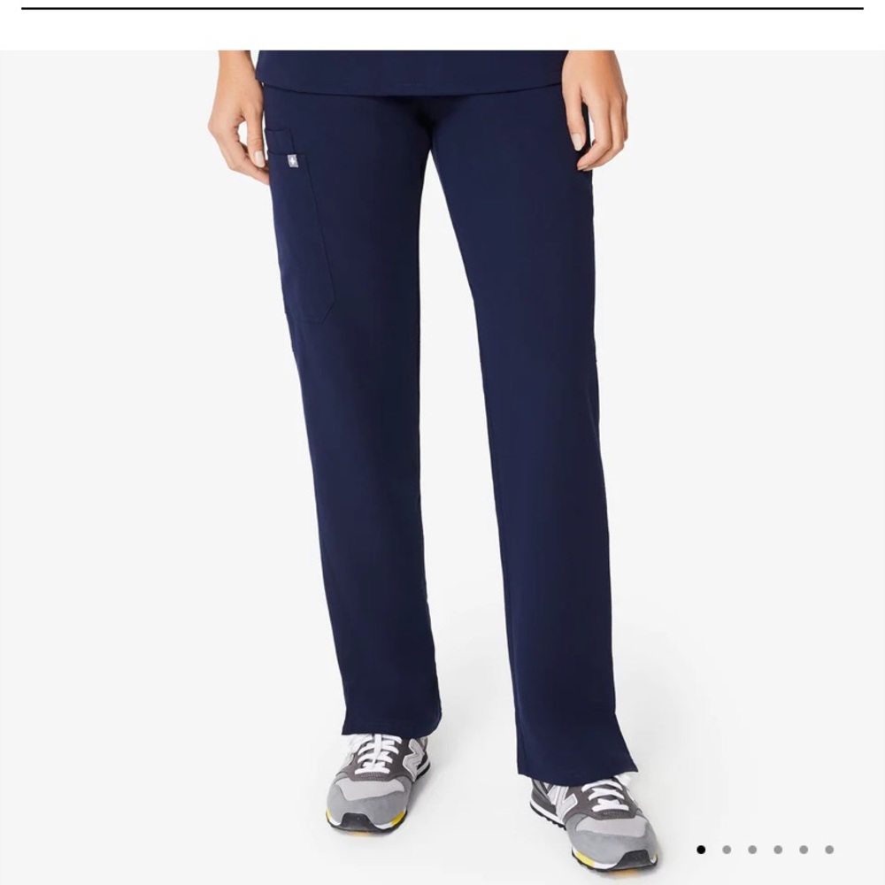 Figs Women's Straight-Leg Scrub Pants in Navy